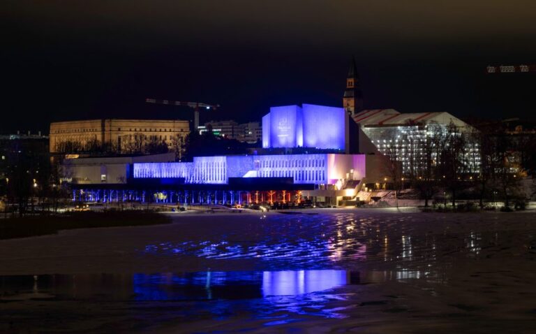 Finlandia-talo toivottaa kaikki tervetulleiksi tutustumaan uuteen taloon. Kuva: Jarno Koivula