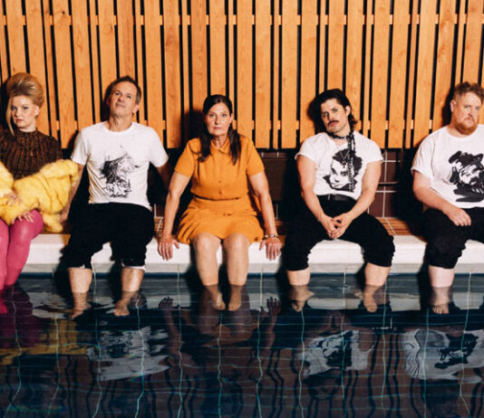 The Poet of Finland -esitykset Helsinginkadun näyttämöllä – Ryhmäteatterin kevätkauden ohjelmisto