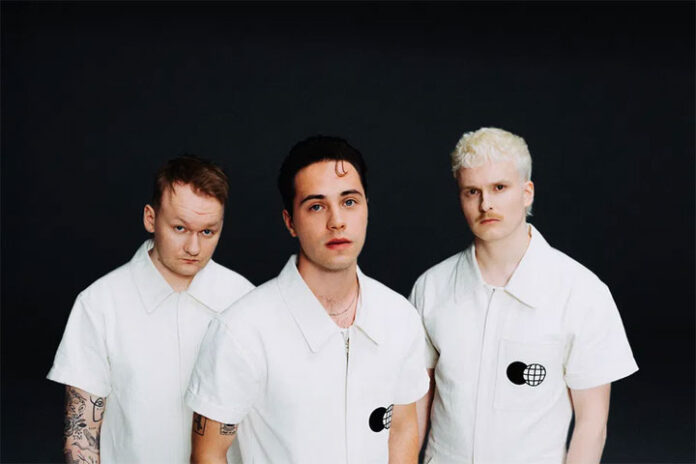 Helsingin konsertti KUUMAA Veikkaus Arenalla