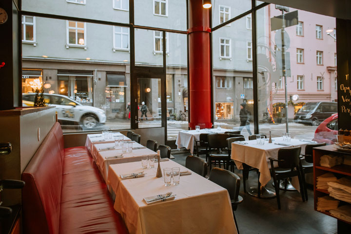 Ravintola Maxill on klassikkoravintola Helsingin keskustassa, joka tarjoilee pöytiintarjoiltua lounasta ja illlallista.