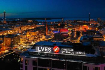 Ilveksen kattosauna ilmasta kuvattuna