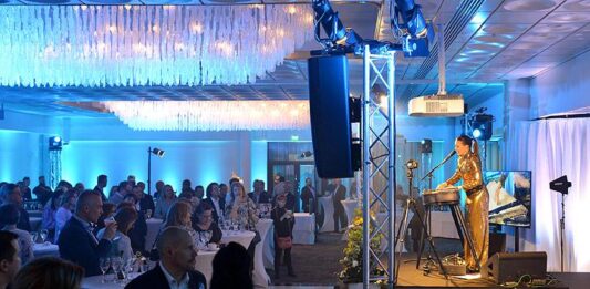 Itsenäisyyspäivän aatto on usein loistava päivä pikkujouluille. Kuvassa Ilveksen Ballroom. Kuva: Kohokohdat.fi.