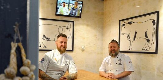 4 Vuodenaikaa kabinetti Tampereen Kauppahallissa