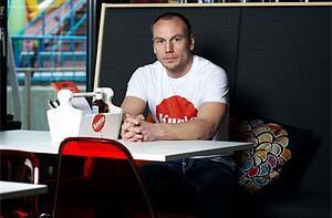 Demo valtasi vispilöineen ja kattiloineen Berthan keittiön