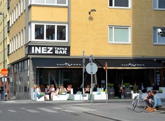 Tapasbaari Tammerkosken tuntumassa: Tapaksia ja sangriaa ilta-auringon paisteessa