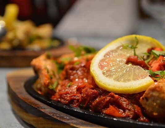 Nanda Devi on mausteinen ja jogurttinen intialainen ravintola Tampereella