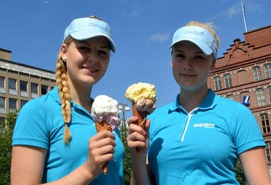 Siperian Gelateria Italianassa pistetään suut tötterölle