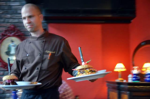 Pikkujoulut ja olutmaistajaiset krouvissa: UkkoMetsossa 20 ja 40 ruokailijan juhlat ilman tilavuokraa