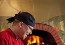 Rossosta pizzaa alkuruoaksi, pääruoaksi ja jälkiruoaksi