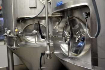 Sima käy puolet yli pitempään kuin olut, mutta ei vaadi samanlaista kypsymistä. Juomat valmistuvat siis samassa ajassa.