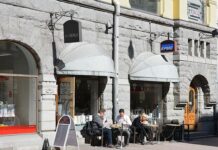 Bistro Venla on raikasta salaattia ja viileää viiniä