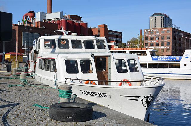 Gastrolaiva seilaa retrosti manselaisuuden mainingeilla