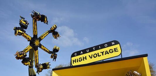 Särkänniemen uutuuslaite vuodelta 2014. High voltage on kelpo hauska vemputin. Kuva: Toni Honko, Lifestyle Media Oy