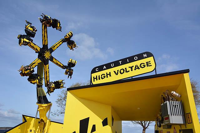 Särkänniemen uutuuslaite vuodelta 2014. High voltage on kelpo hauska vemputin. Kuva: Toni Honko, Lifestyle Media Oy