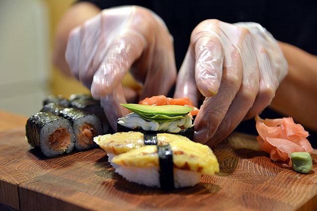 Sushinautinnot jatkuvat kauppahallissa – Umami avasi Norimarun tilalle