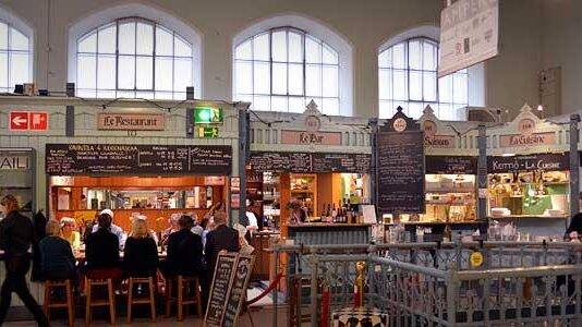 Lauantailounas ja aamiainen Tampereen kauppahallin tunnetuimmassa ravintolassa.