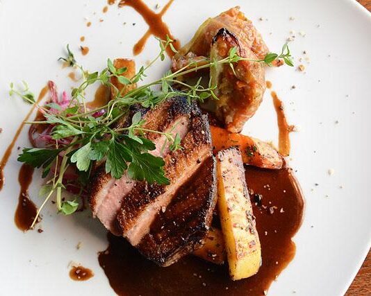 Kotimaisia raaka-aineita Astorin kausimenulla ja ruokalistalla