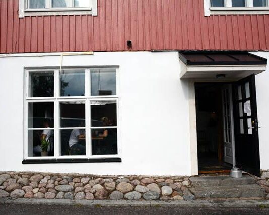 Vesa Leppälä kokkaa maailman ruokaa yhden miehen keittiössä Pispalassa