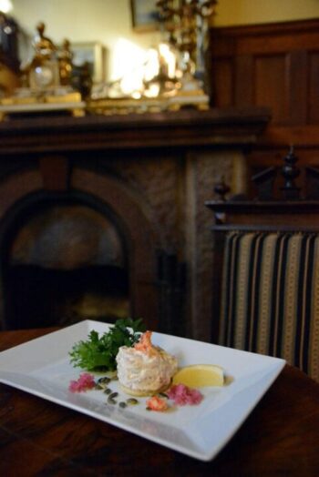 Finlaysonin Palatsi on elämyksellinen ja kiireetön paikka ruokailla. Tiloja on lukuisia erilaisia.