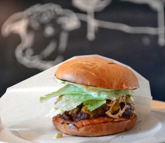 Huber hirnahtaa – Hevosburgeria ja ilmakuivauksen iloja