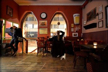 kahdet-kasvot-kievari-tunnelmaa