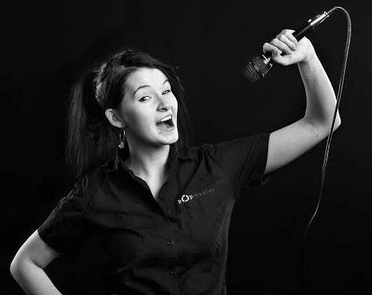 Juhlat & ohjelma: Karaoke juhlien kohokohtana