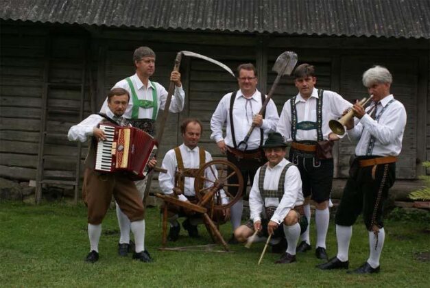 Oluthuoneen Oktoberfestit: Lavesaari trio