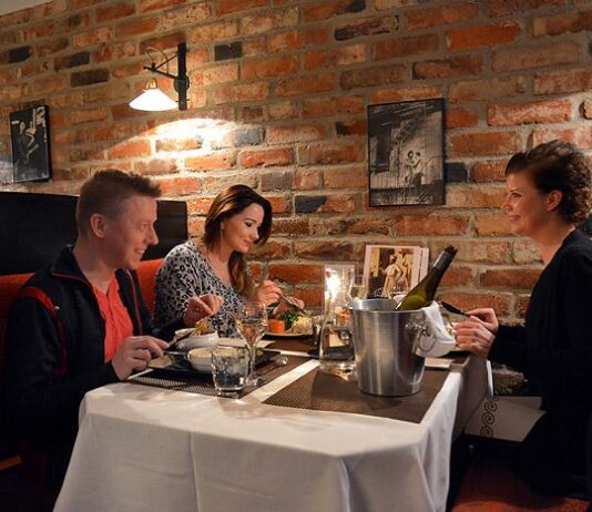 Kiiteltyjä klassikoita kehiin – Astorin annosvalikoima uudistui historiasta viehtyen