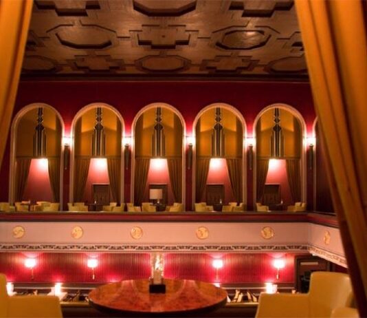 Komediateatterin Palatsin juhlatilat esittäytyvät