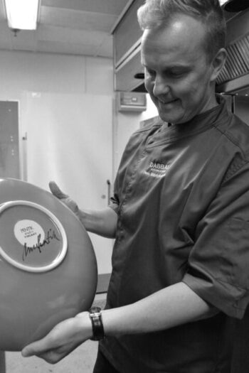 tero mäntykangas pentik-tarjoilulautanen signeeraus kohokohdat