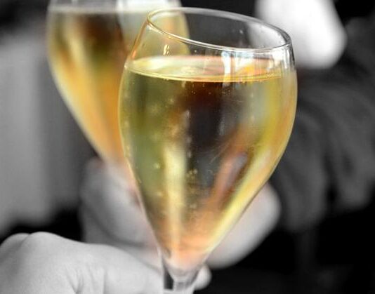 Vappubrunssi Tampere 2026: Tampereen ravintoloiden vappumenut ja vappubrunssit Vappu Tampere: Tampereen ravintoloiden vappubrunssit ja vappupäivän lounaat. Vappubrunssilla kilistellään kesän saapumista.