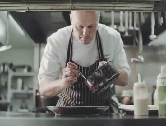 Poro ja luonto kuuluvat samalle lautaselle: Lapland Hotelsin Tero Mäntykangas esittäytyy