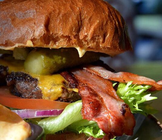 Gastropub-Lappalaisille burgeriravintola – Maistele ennakkoon Kalevassa ja vaikuta makuihin