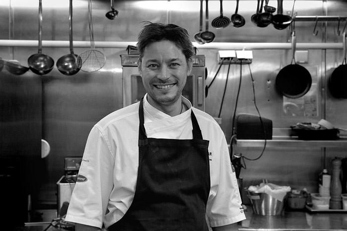 Tiiliholvin tiimissä uusi kokki ja lautasilla tyrniaurinkoja