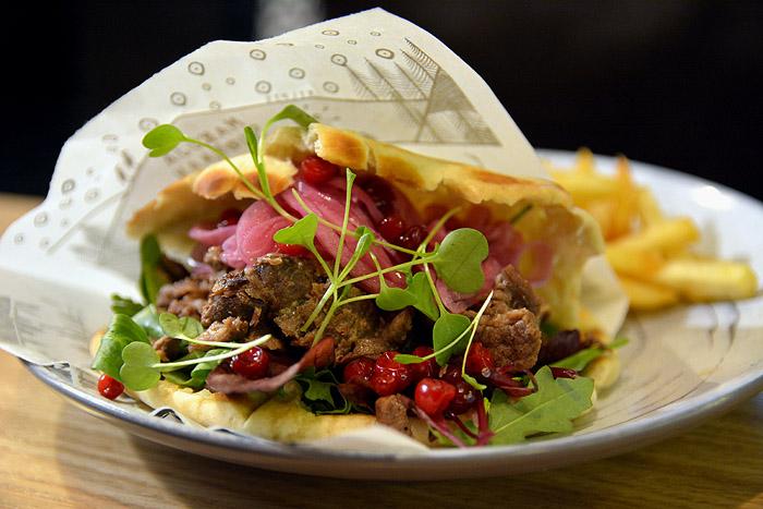 (Lounas kesätauolla 8.8.2016 asti) Viikon lounasannos: Dabbalin poropitaleipä tiistain bistroannoksena