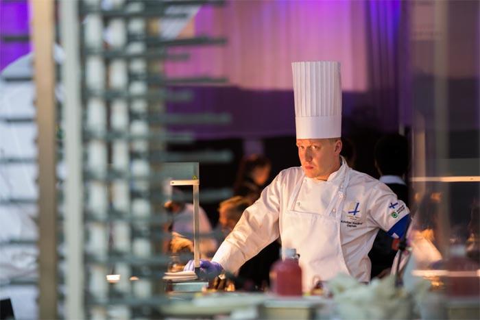 Koskiravintolat satsaa keittiöosaamiseen: Kokkimaajoukkueen luotsi puikkoihin