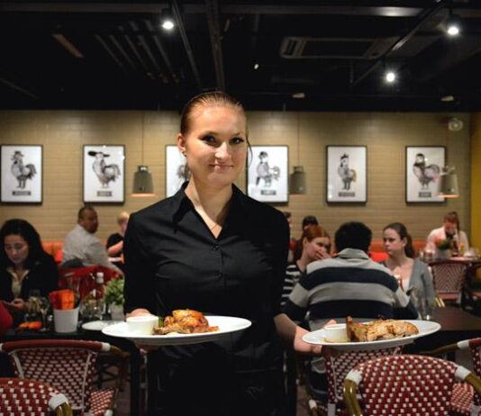 Talvilomalla lapsiystävälliseen Los Pollosiin – lapset syövät ilmaiseksi