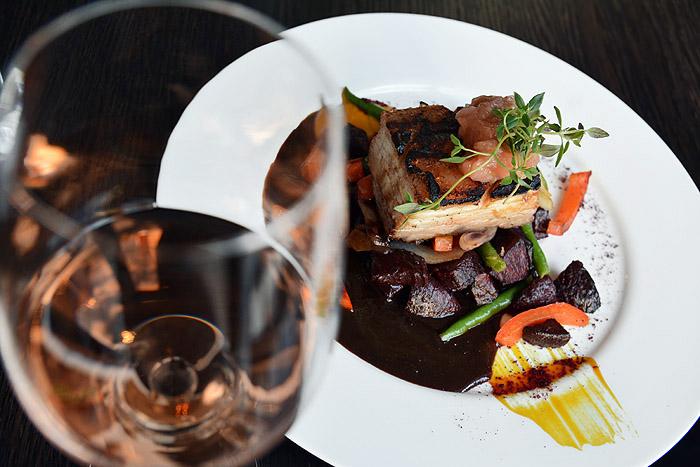 Alihankintamessujen vieraille suunniteltu menu Sasorissa