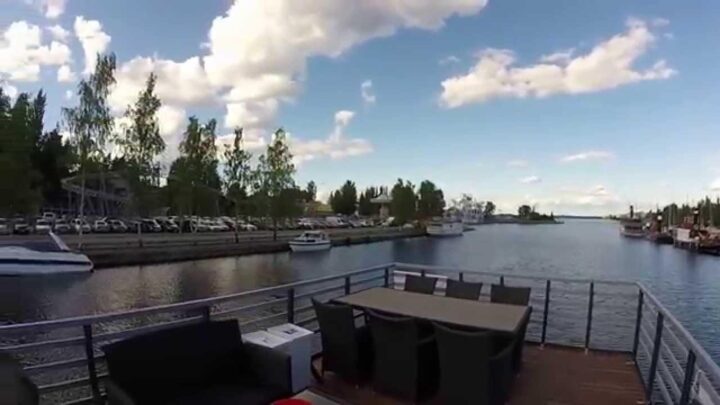 Saunalautta Tampereella: Vilvoittava hyppy saunasta suoraan Näsijärveen