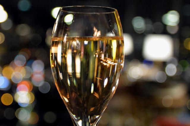 Samppanjabaari Santé kuplii kaupungin sydämessä