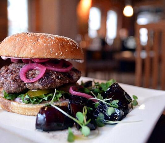 Mylläreiden riistaviikot – Hirvi hampurilaiseen ja peura pulliksi olutkastikkeeseen 12.11. asti