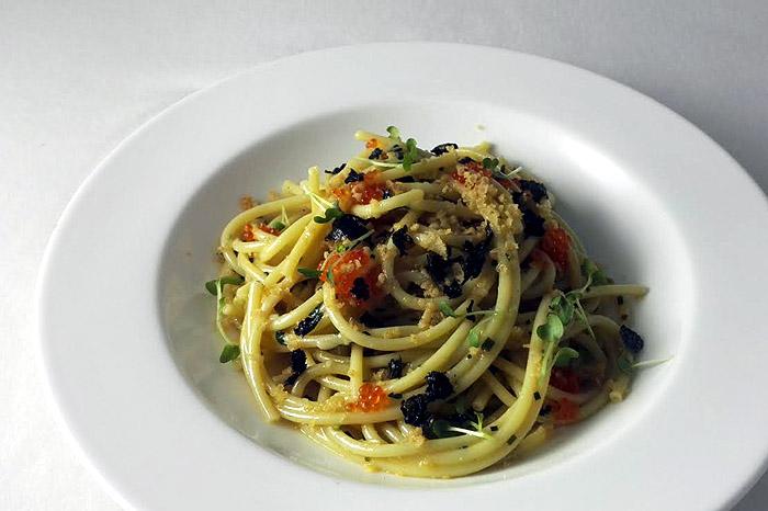 Piemontessa kauden huippuraaka-ainetta madetta kekseliään bottargan muodossa