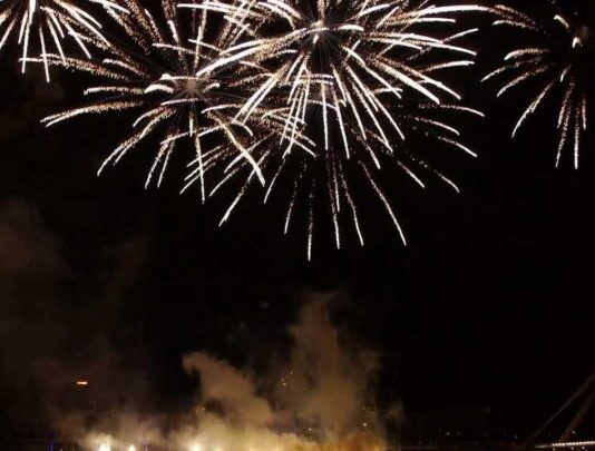 Ilotulitus & ravintolat läheisyydessä