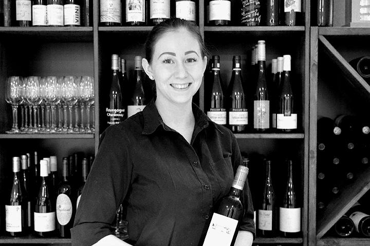 Ravintola C:ssä kasvaa uusi huippusommelier – Juulia Eloranta siirtyi kokista salitaituriksi