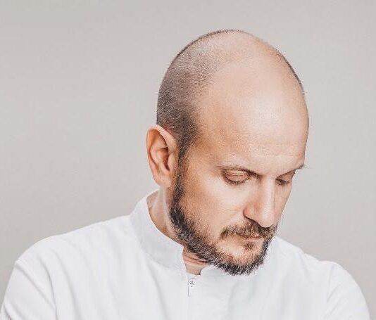 Hans Välimäki kokkaa illallisen Hellassa & Huoneessa Tampereella 1.4.2017