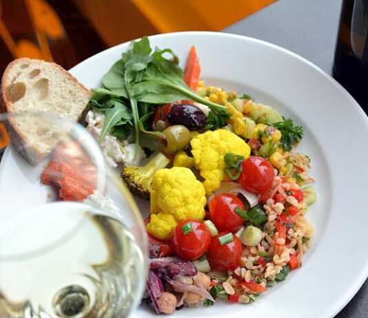 Inez toi maurilais-espanjalaisen lounaansa takaisin