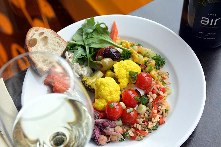 Inez toi maurilais-espanjalaisen lounaansa takaisin