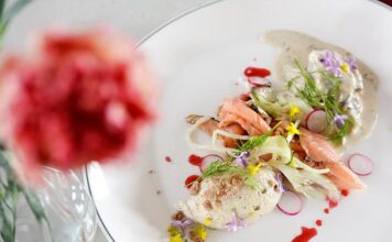 Syksyn brunssiristeily on aikamatka 111-vuotiaalla höyrylaiva Tarjanteella: Kurun haaksirikkoa muistetaan seppeleellä