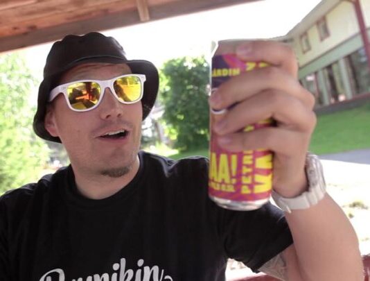 Petri Nygårdille oma olut – KALJAA!-pils on rapsakka tamperelainen pienpanimotuote