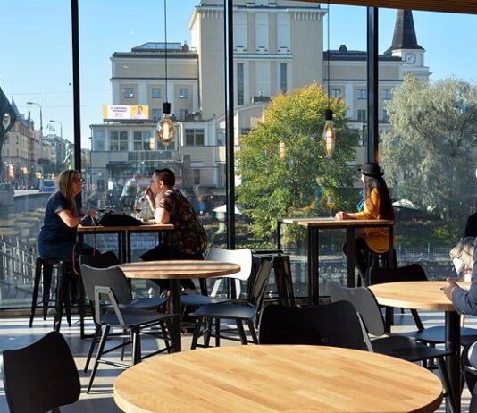 Puiston viikonloppubrunssilla kansallismaisemissa Kahvila Tampere - Puisto